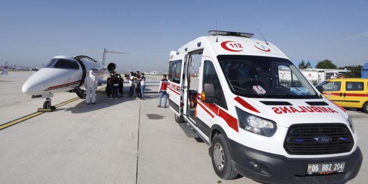 Çocuk hasta Türkmenistan’dan ambulans uçakla getirildi