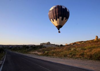 Kapadokya semaları sıcak hava balonlarıyla renklendi