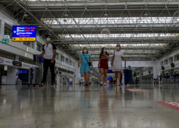 Antalya’ya bir günde 9 ülkeden 36 uçak geldi