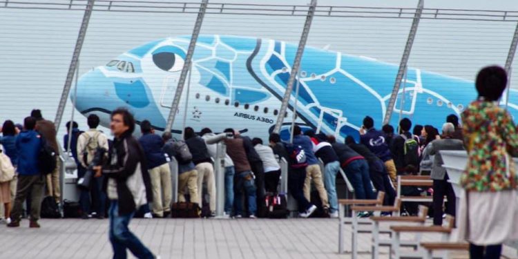 A380 ile 90 dakikalık özel sefere 334 yolcu katıldı