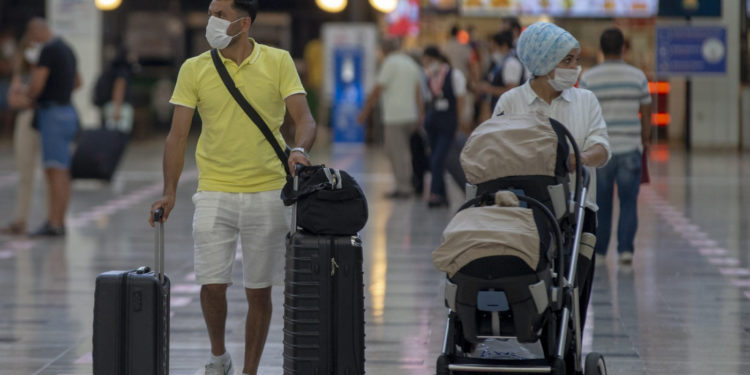 Antalya’ya 15 günde 325 bin turist geldi