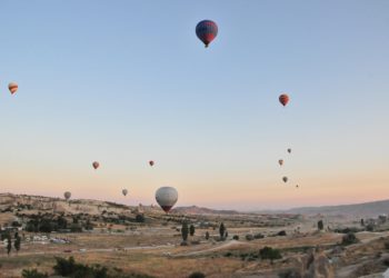 Balonlar Kapadokya’da 3 günde bin 500 kişiyi uçurdu