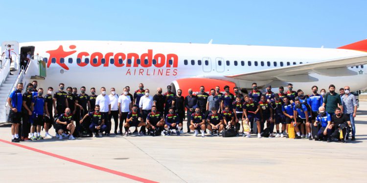 Alanyaspor UEFA maçı için Norveç’e Corendon’la uçtu