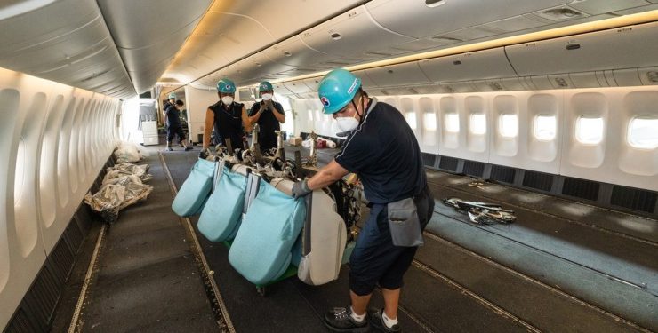 Korean Air dönüştürdüğü uçakla ilk kargo seferini yaptı