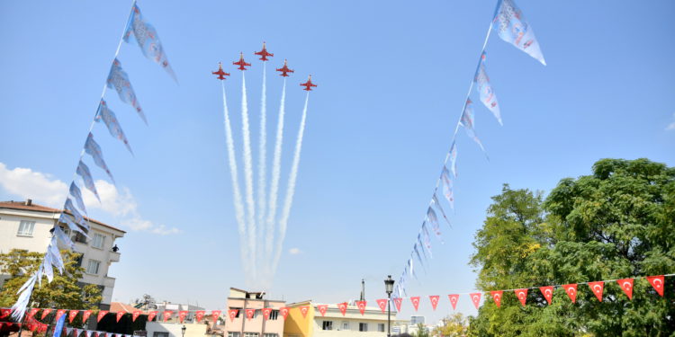 Teknofest selamlama uçuşlarıyla başladı