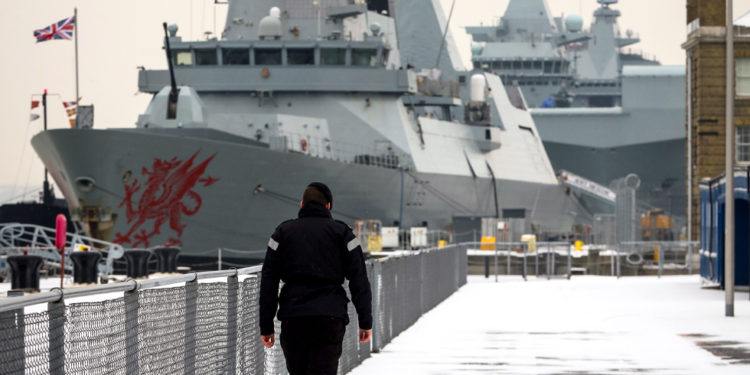 İngiliz Dragon savaş gemisi Karadeniz’de