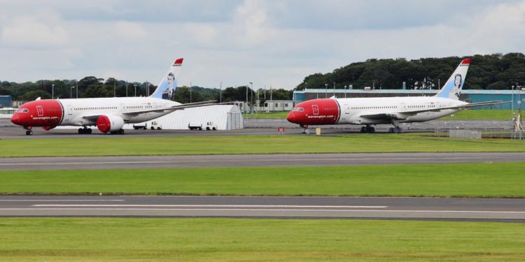 Depolanan uçaklar el değiştirmeye başladı