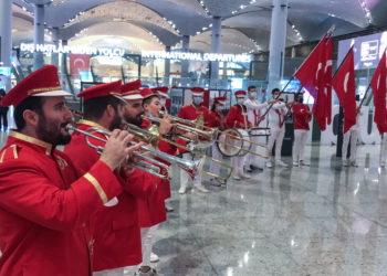 Havalimanlarında Cumhuriyet Bayramı coşkusu yaşanıyor
