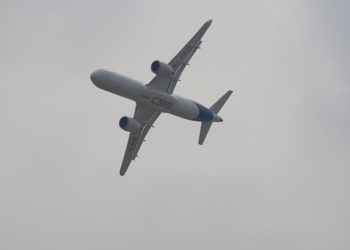 Çinli yolcu uçağı C919 ilk şovunu yaptı
