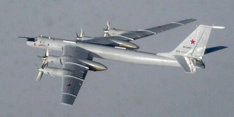 İngiltere, Rus Tu-142 uçaklarına önleme yaptı