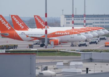 EasyJet, salgın nedeniyle tarihinin ilk zararını açıkladı