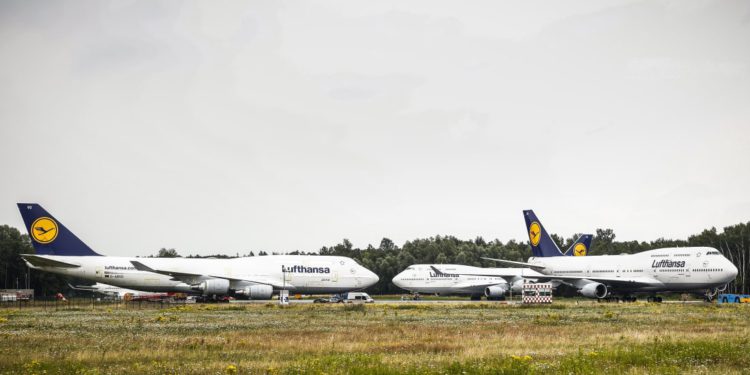Lufthansa’nın 6 jumbo jeti Hollanda’da “mahsur” kaldı