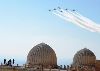 ‘Türk Yıldızları’ Mardin semalarında gösteri uçuşu yaptı