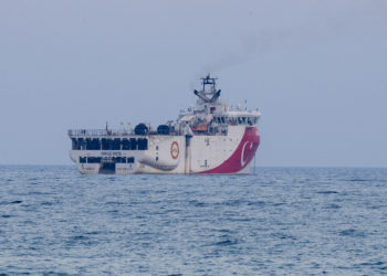 Oruç Reis Doğu Akdeniz’de havadan korunuyor