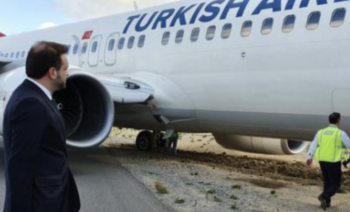 THY uçağı pilotaj hatası nedeniyle toprağa saplanmış
