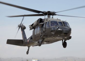 Sabiha Gökçen’de helikopter aydınlatma direğine çarptı