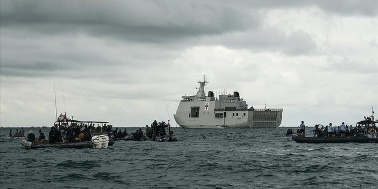 Endonezya’da düşen yolcu uçağının enkaz çalışmaları sona erdi
