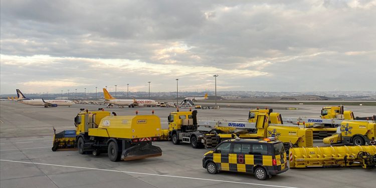 Sabiha Gökçen’de beklenen kar yağışı için önlemler alındı