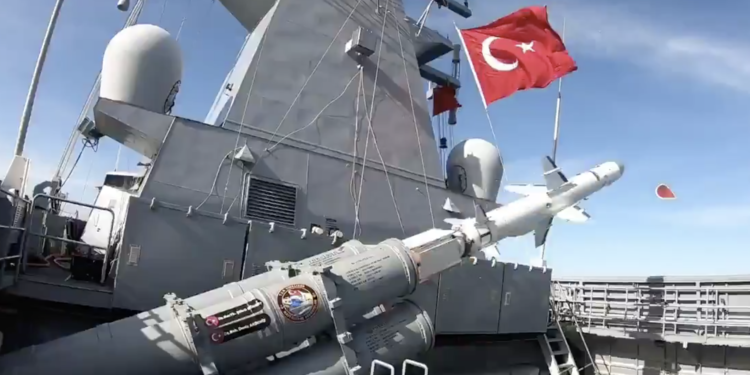 Roketsan’ın “ATMACA füzesi” hedefi başarıyla vurdu