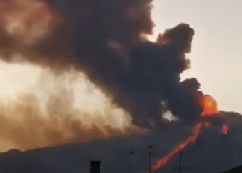 İtalya’da Etna yanardağı faaliyete geçti! Uçuşlar durduruldu