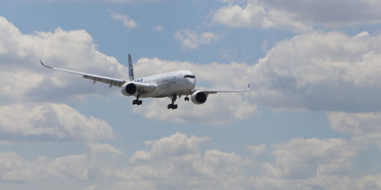 Paris Airshow’da A350-1000 gösteri uçuşu yapıyor