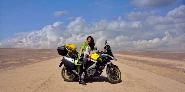 Dünyayı motosikletiyle keşfeden kadın