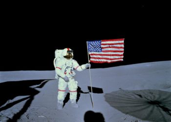 Ay’da kaybettiği golf topları 50 yıl sonra bulundu