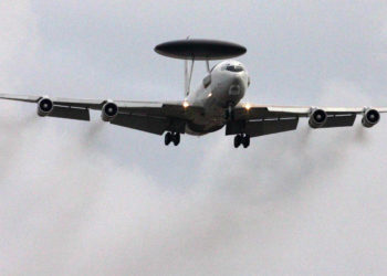 Türk ve NATO uçaklarından taktik eğitim uçuşu