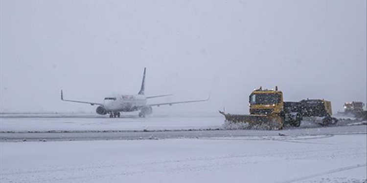 Ankara Esenboğa Havalimanı’nda kar yağışı için önlemler alındı