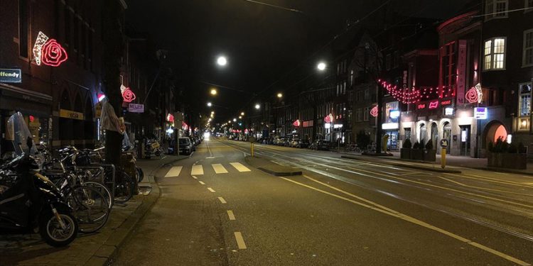 Hollanda’da sokağa çıkma kısıtlaması uzatıldı