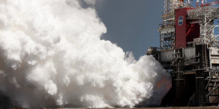 NASA, Ay’da kullanacağı roket motoru testini tamamladı
