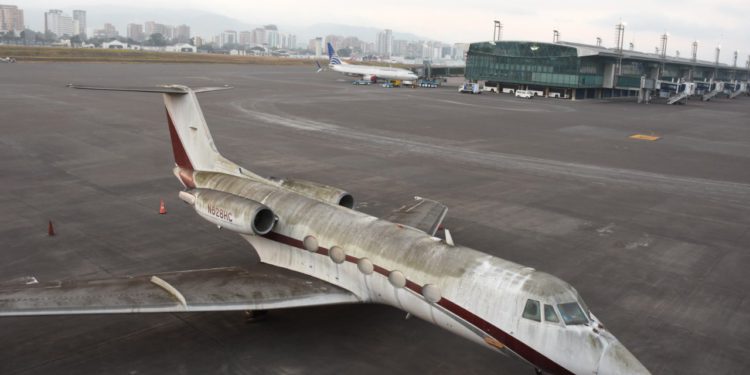 Volkanik kül havalimanını esir aldı