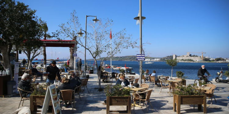 Turizmcilerden “kurallara uyalım” çağrısı