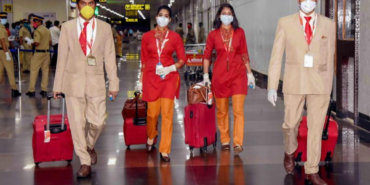 Kabin memurunun testi pozitif çıktı, ülkeye uçuşlar durduruldu