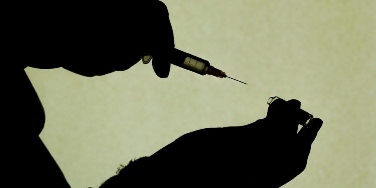 Aşı yaptıran uçuş ekibine 48 saat görev verilemeyecek