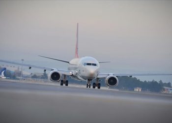 Pilot bilincini kaybetti, uçak acil iniş yaptı