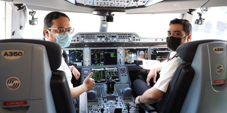 Qatar Airways, ilk tam aşılı uçuşunu yaptı