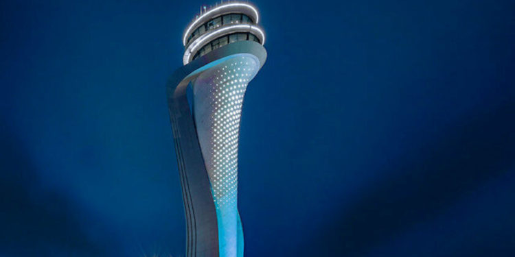İstanbul Havalimanı kulesi mavi oldu