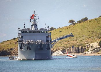 Eğitim uçağının enkazı çıkarıldı