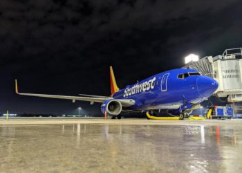 5 yaşındaki otizmli çocukları maske takamadığı için aile uçağa alınmadı