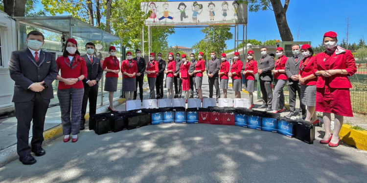 THY’nin isimsiz kahramanları 415 çocuğu sevindirdi