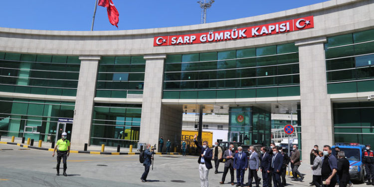 Gürcistan, sınır kapılarını turistlere 1 Haziran’da açıyor