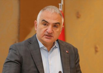 Bakan Ersoy: Türkiye’ye seyahatlerde “PCR testi” konusu pazartesi netleşir