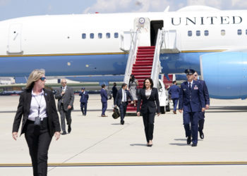 ABD Başkan Yardımcısı Harris’in uçağı zorunlu iniş yaptı