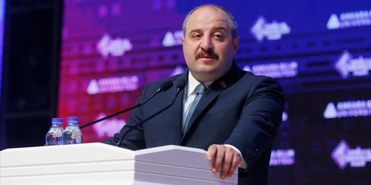 Bakan Varank: Dünya F-35’leri değil savaşan İHA’larımızı konuşacak