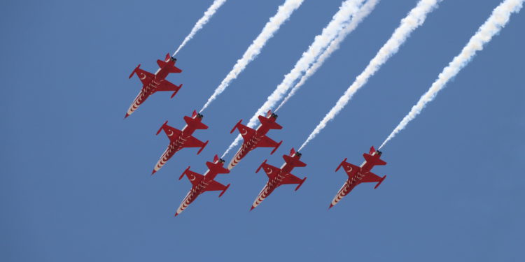 Türk Yıldızları, Sakarya semalarında selamlama uçuşu yaptı