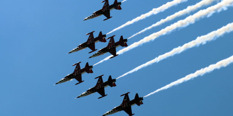 Türk Yıldızları, Niğde semalarına ‘Ay-Yıldız’ çizdi