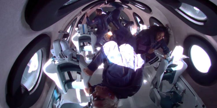 Branson uzay seyahatiyle tarihe geçti