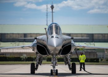 Yunanistan ilk Rafale savaş uçağını teslim aldı