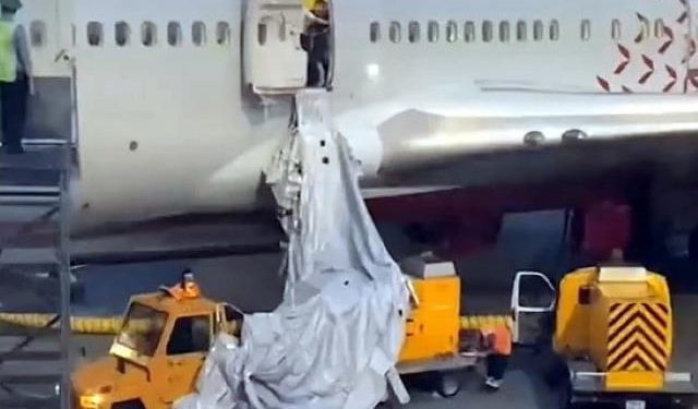 Antalya seferinde yolcu acil çıkış kapısını açtı